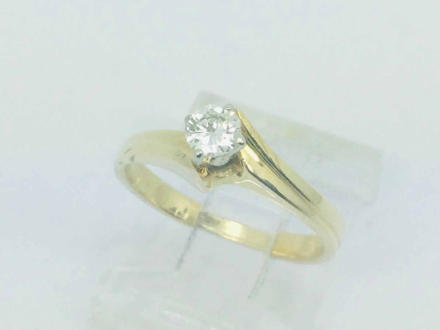 14k Yellow Gold Round Cut 18pt Diamond Solitaire Ring