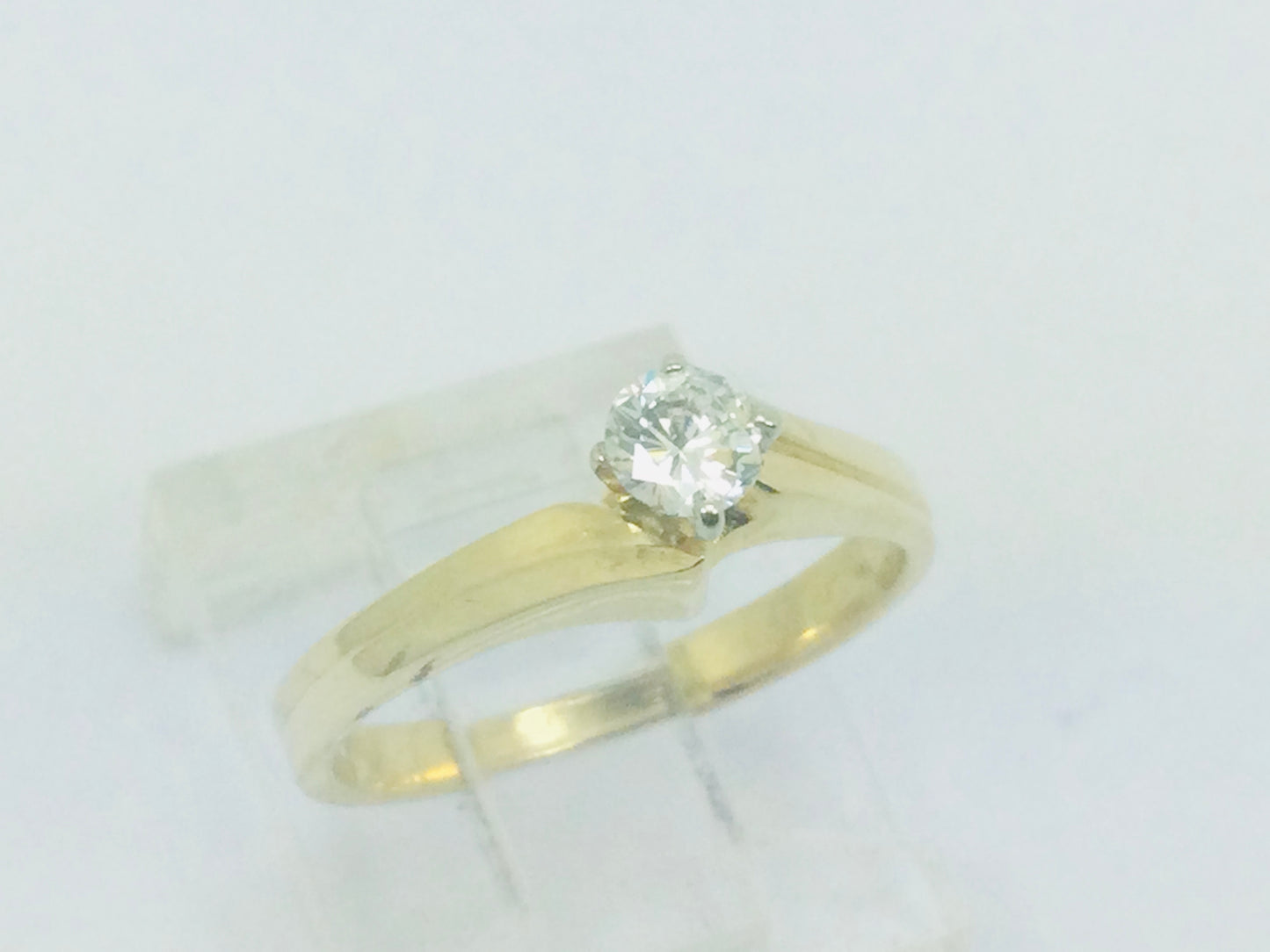 14k Yellow Gold Round Cut 18pt Diamond Solitaire Ring