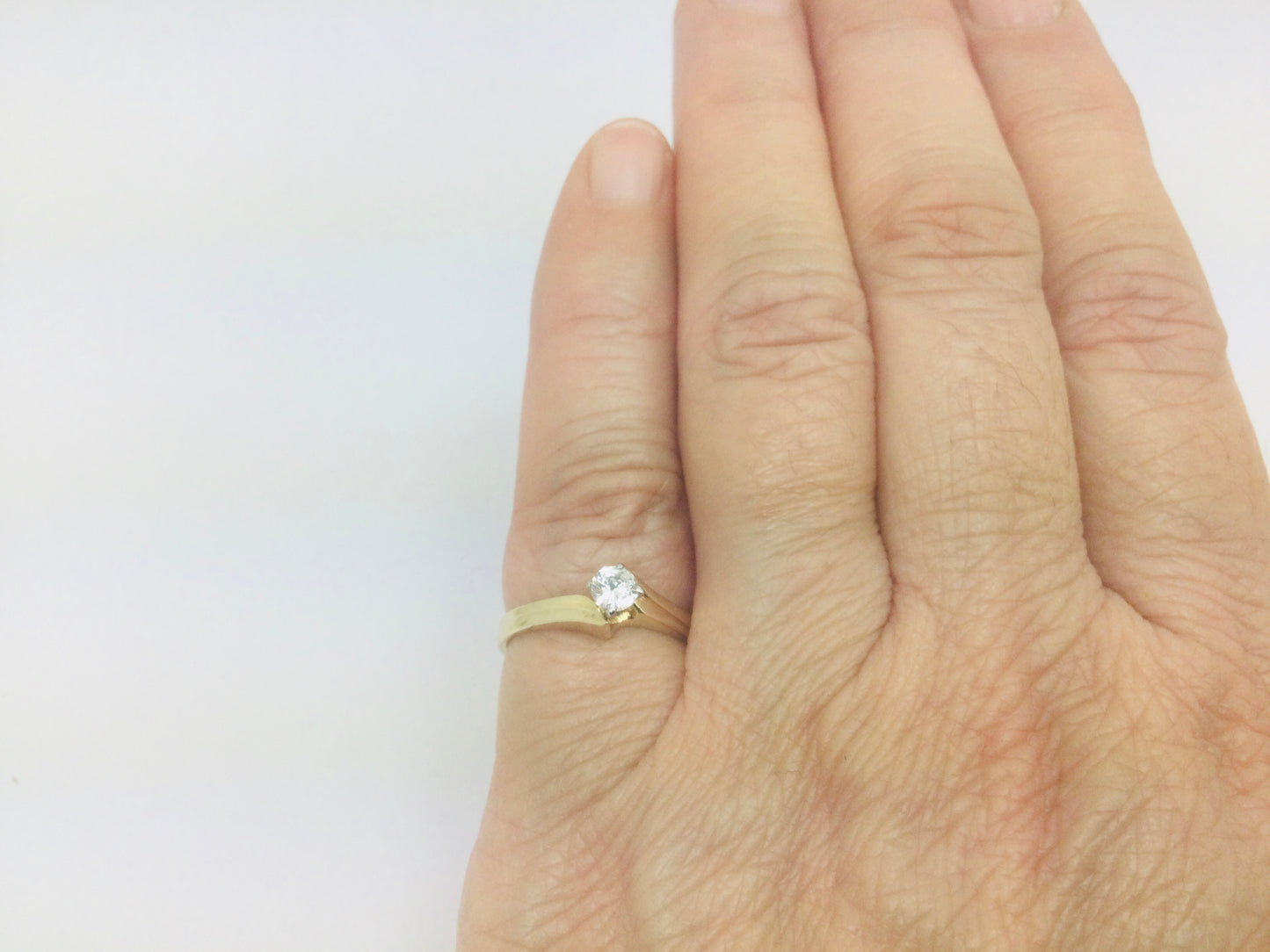 14k Yellow Gold Round Cut 18pt Diamond Solitaire Ring