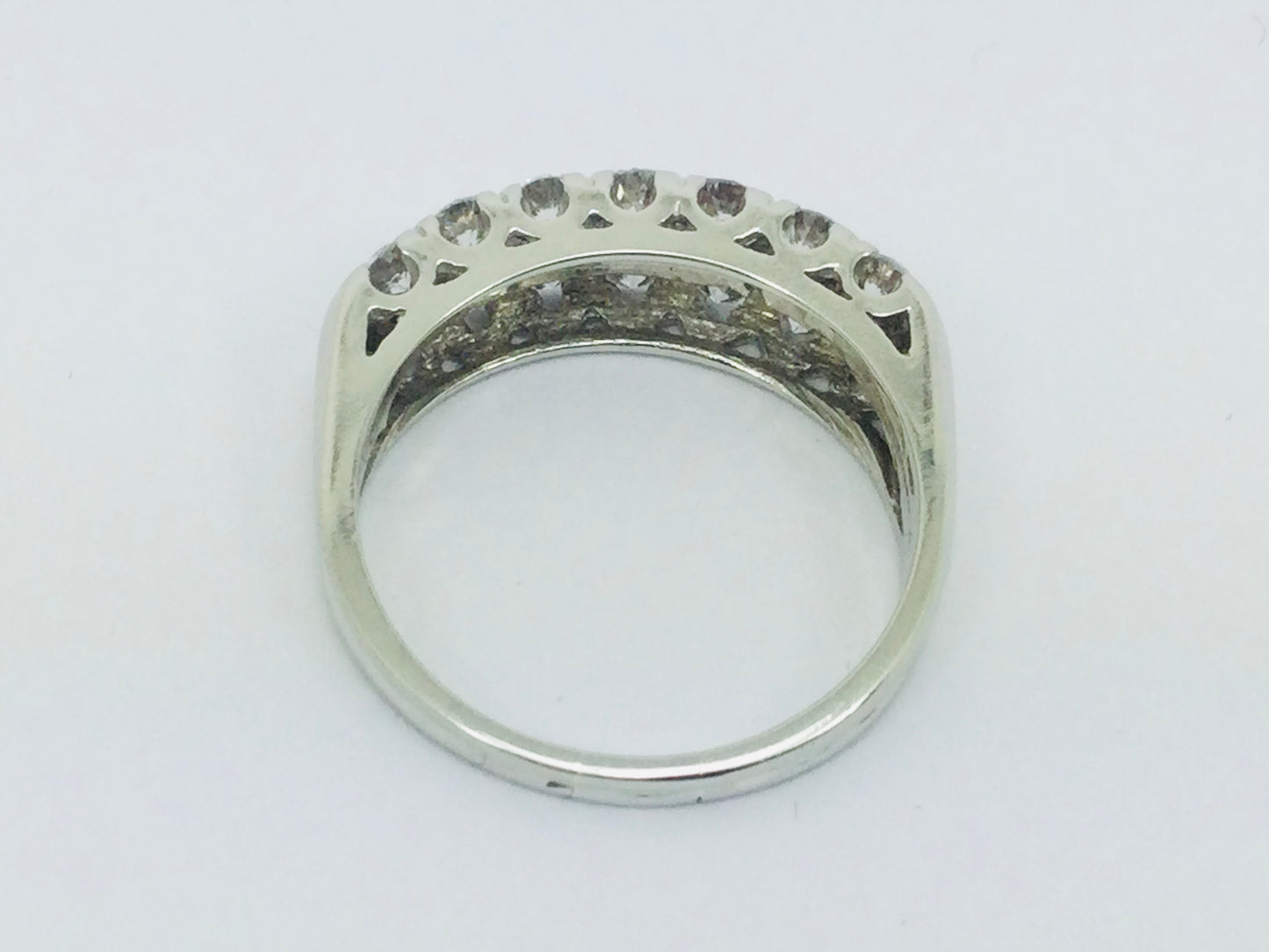 14k White Gold Round Cut 70pt Diamond Row Set Ring