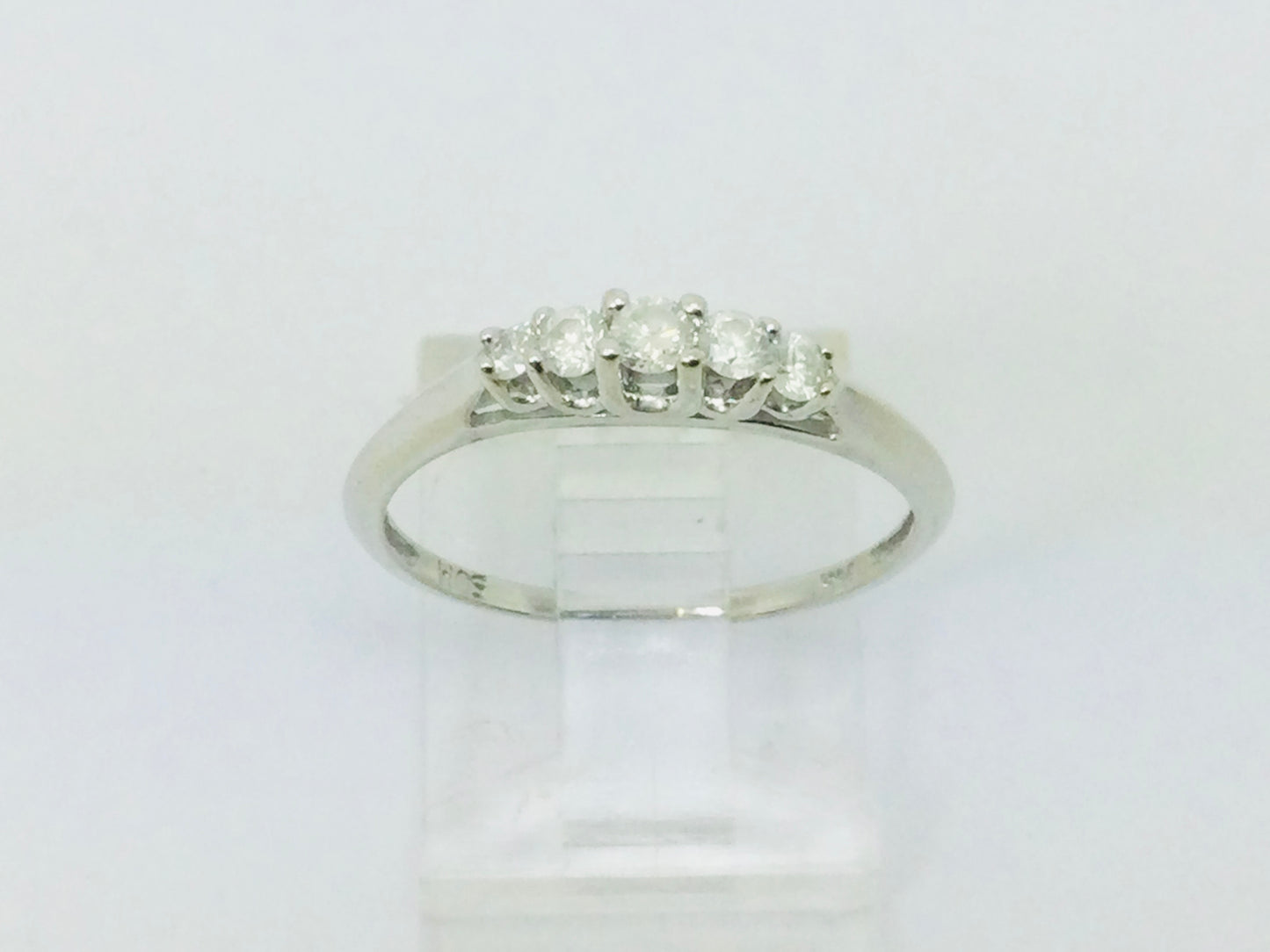 14k White Gold Round Cut 20pt Diamond Row Set Ring