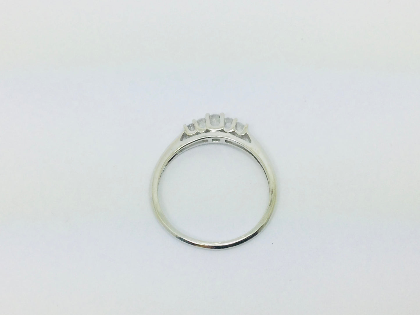 14k White Gold Round Cut 20pt Diamond Row Set Ring