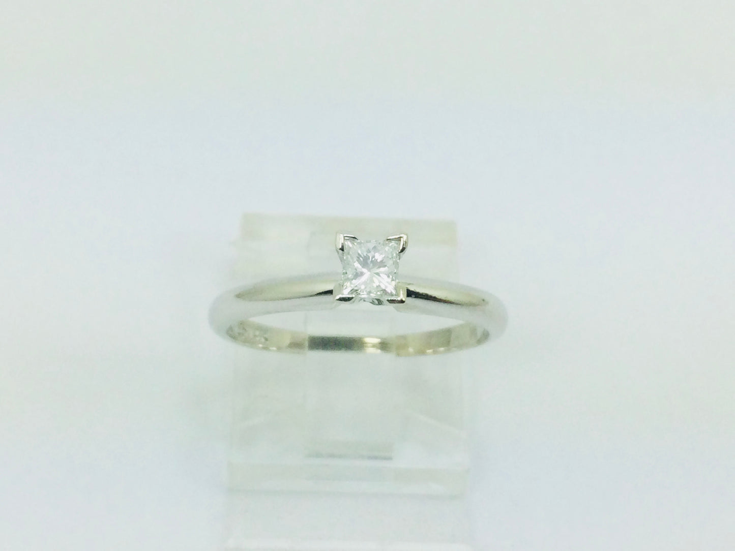 14k White Gold Princess Cut 17pt Solitaire Diamond Ring