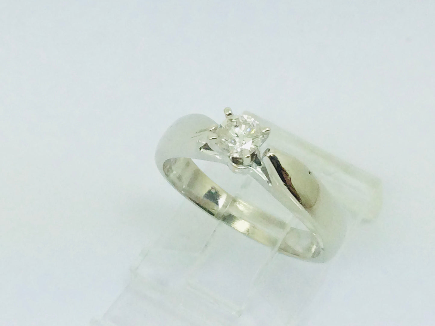 14k White Gold Round Cut 20pt Solitaire Diamond Ring