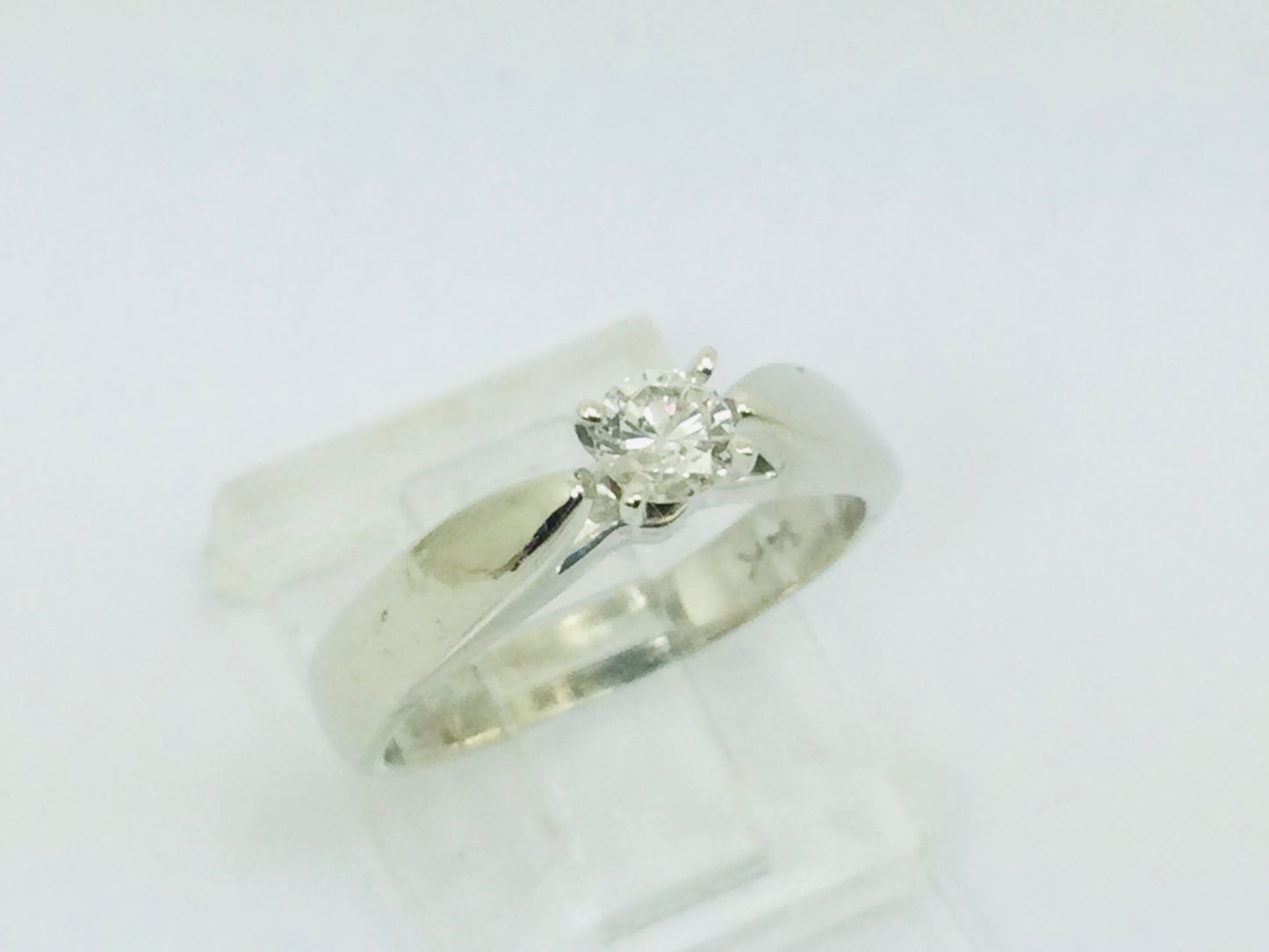 14k White Gold Round Cut 20pt Solitaire Diamond Ring