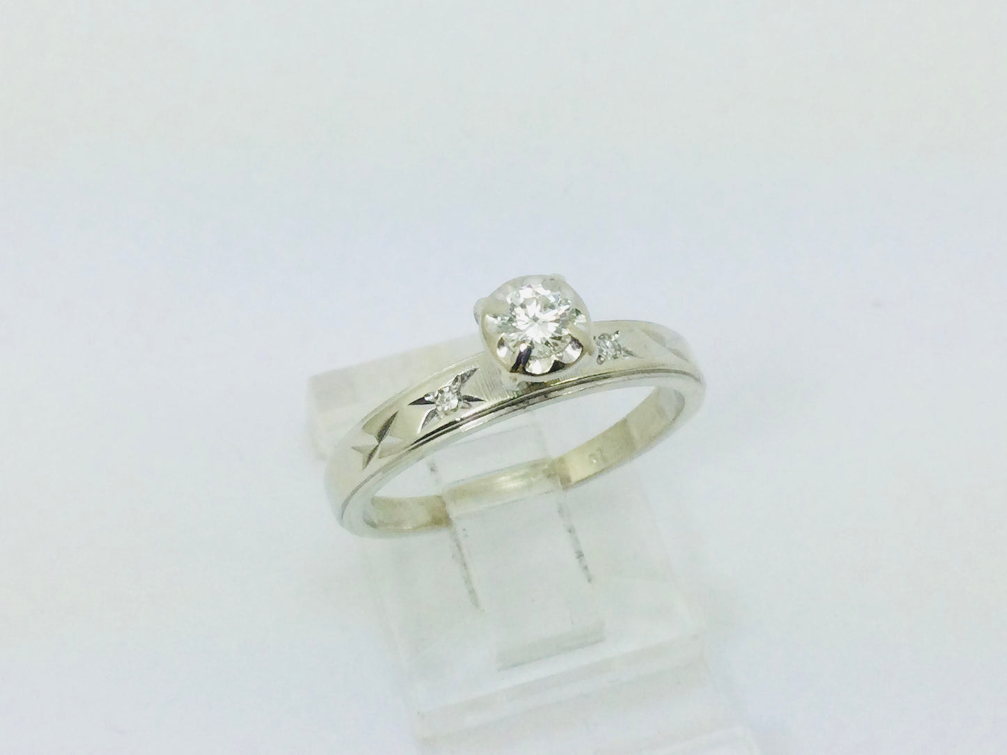 14k White Gold Round Cut 18pt Diamond Illusion Set with Diamond Accents Ring
