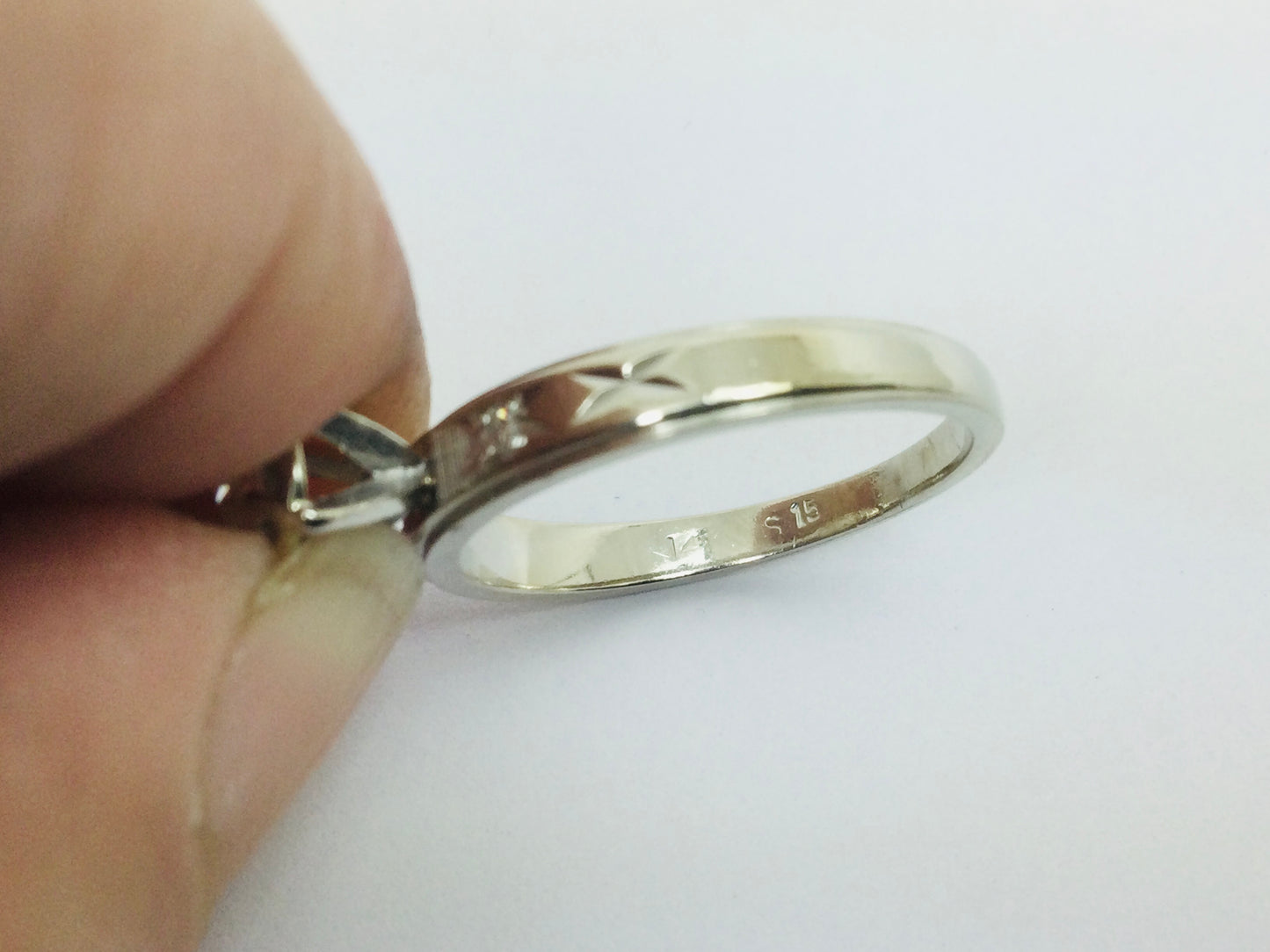 14k White Gold Round Cut 18pt Diamond Illusion Set with Diamond Accents Ring
