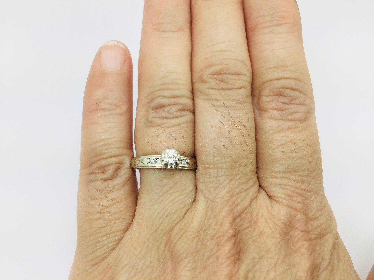 14k White Gold Round Cut 18pt Diamond Illusion Set with Diamond Accents Ring