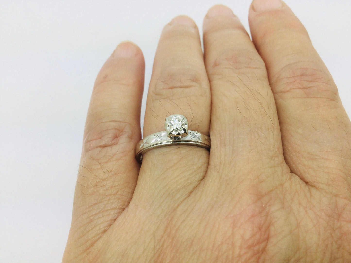 14k White Gold Round Cut 18pt Diamond Illusion Set with Diamond Accents Ring