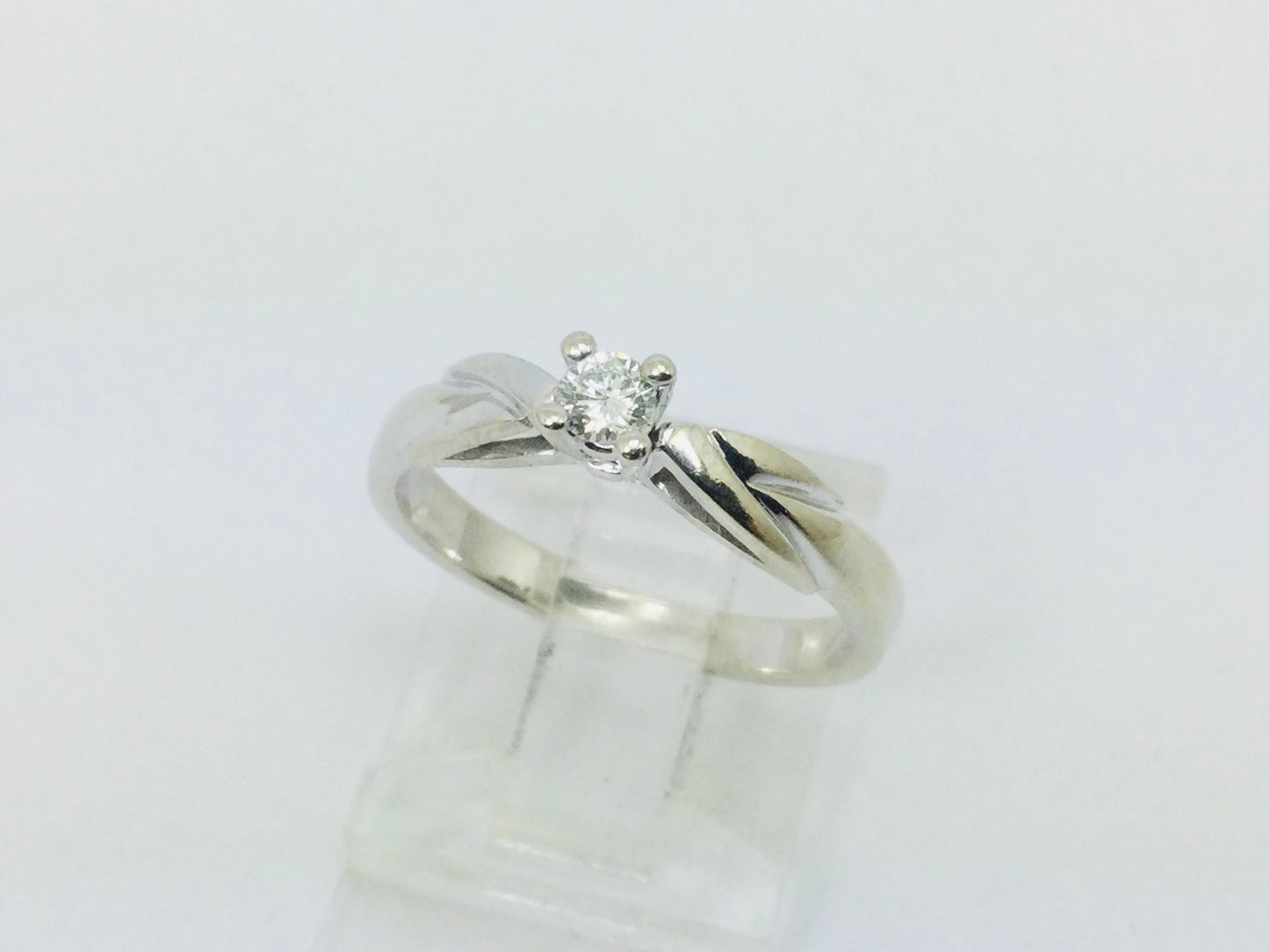 14k White Gold Round Cut 10pt Diamond Solitaire Ring