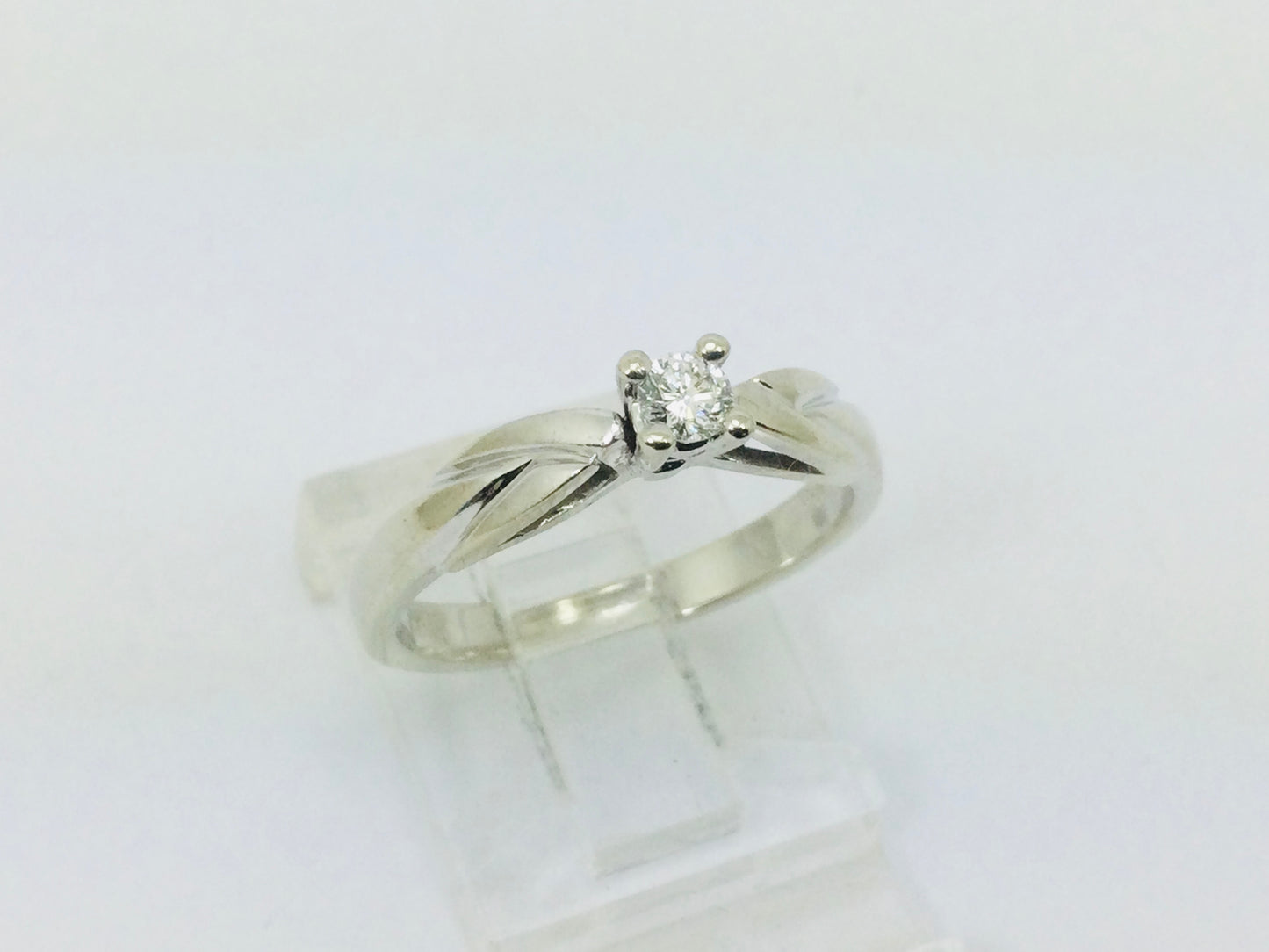 14k White Gold Round Cut 10pt Diamond Solitaire Ring