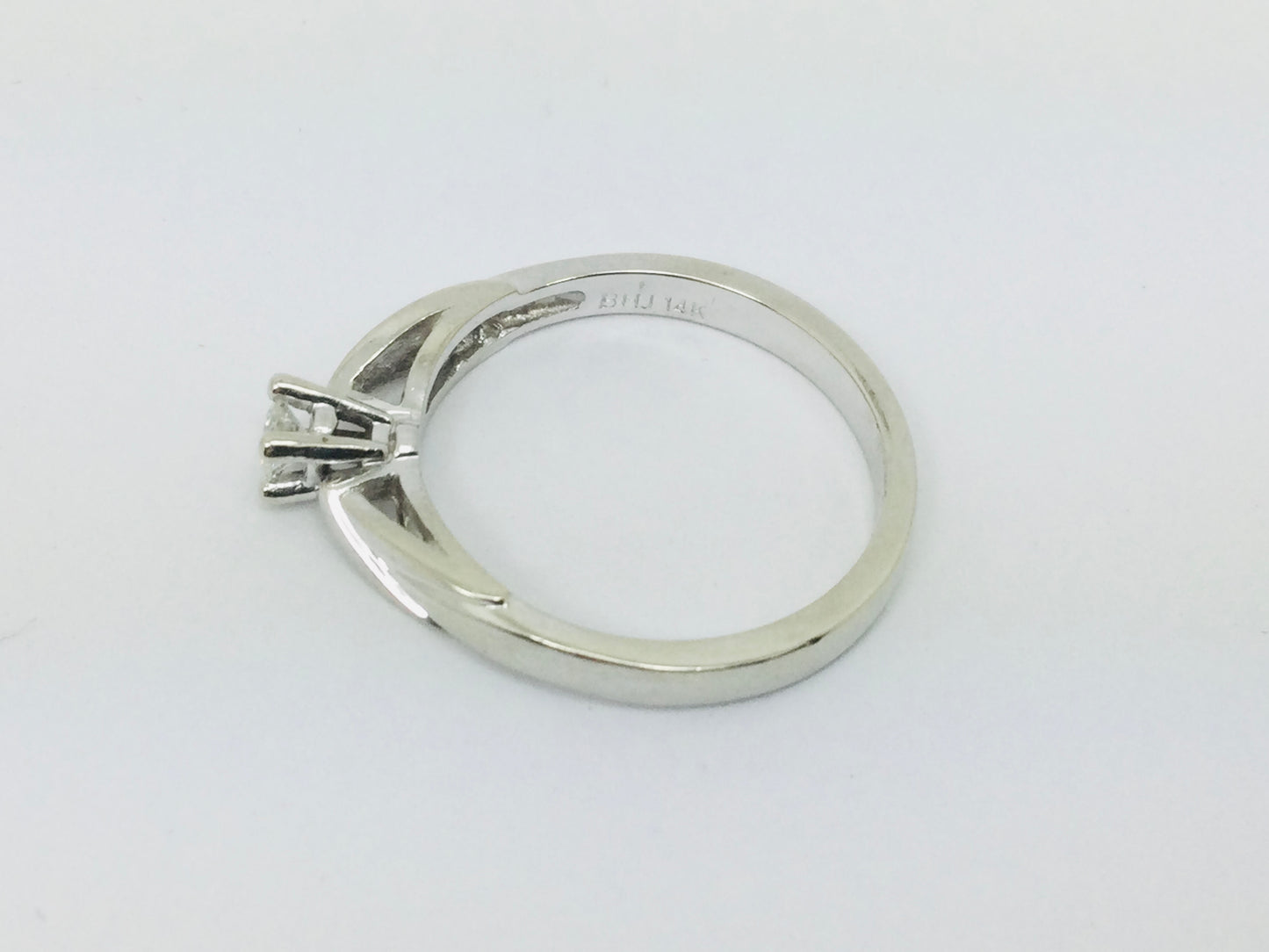 14k White Gold Round Cut 10pt Diamond Solitaire Ring