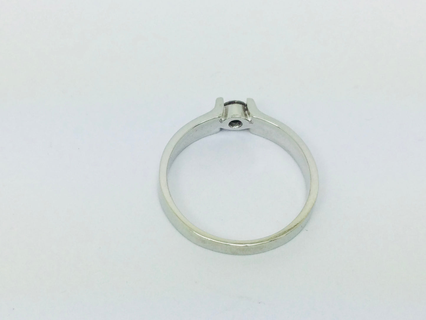 10k White Gold Round Cut 15pt Diamond Solitaire Ring