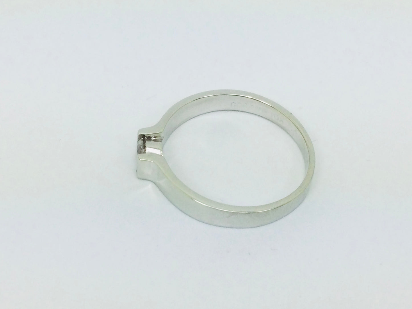 10k White Gold Round Cut 15pt Diamond Solitaire Ring