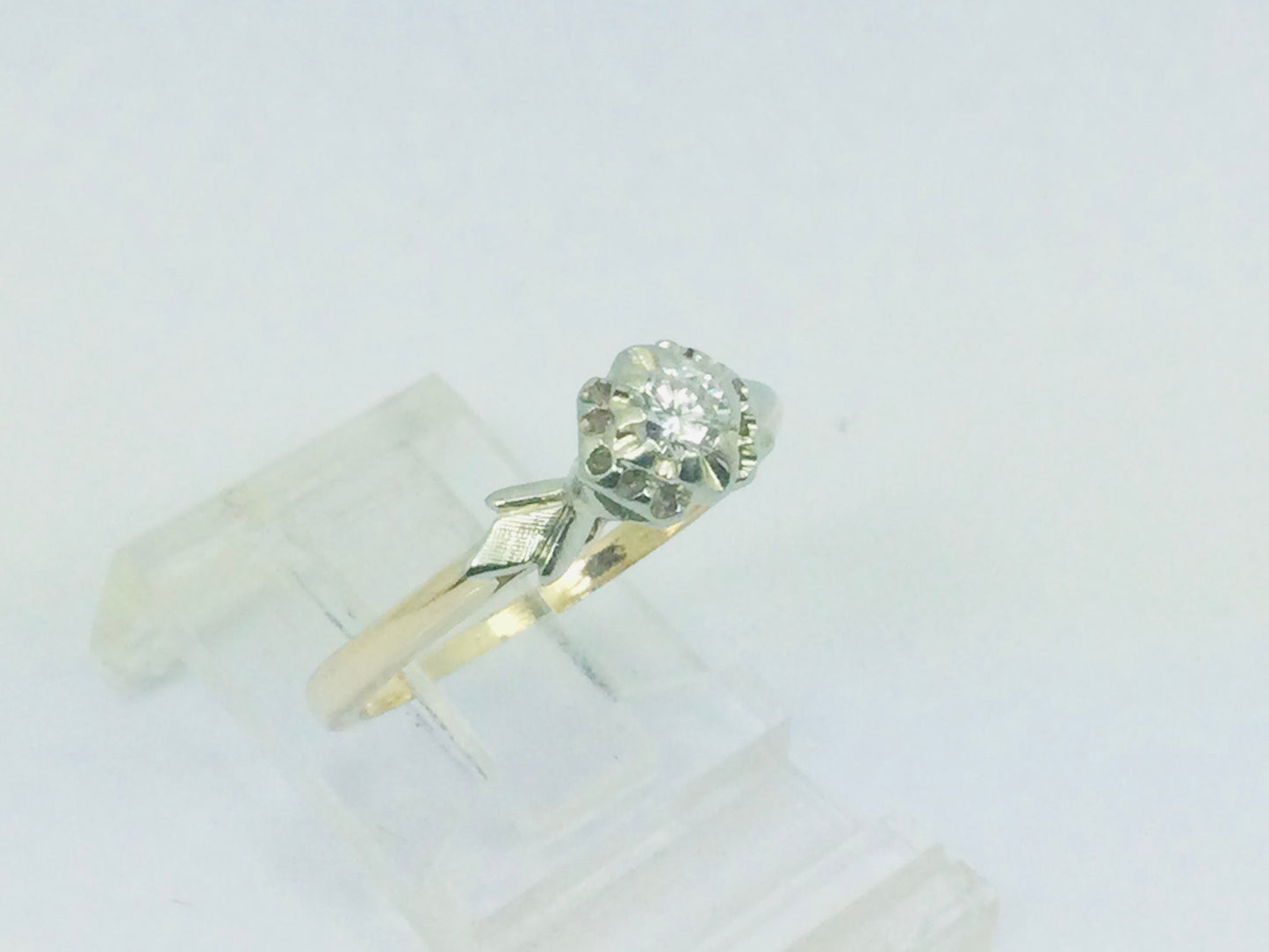 14k Yellow Gold Round Cut 15pt Diamond Solitaire Ring