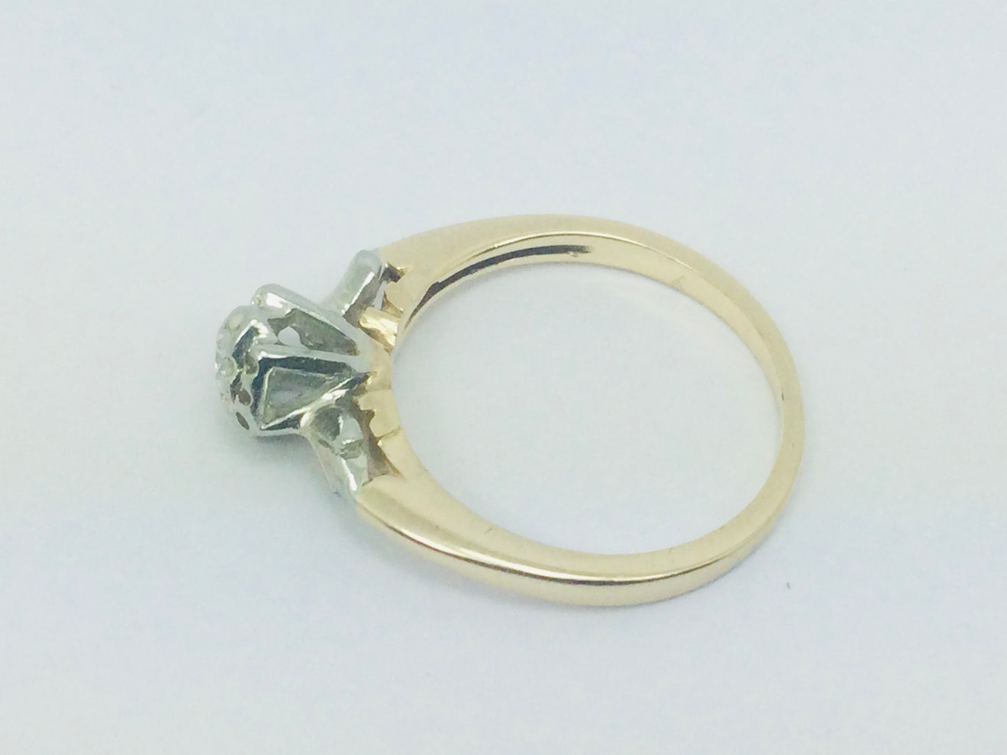 14k Yellow Gold Round Cut 15pt Diamond Solitaire Ring