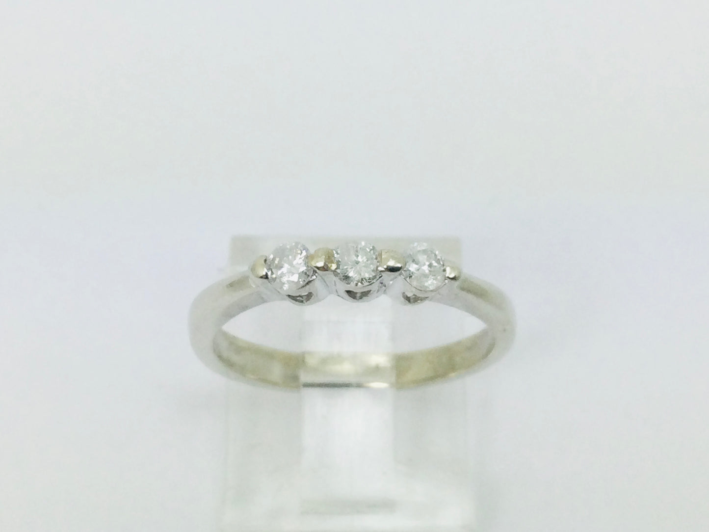 14k White Gold Round Cut 21pt Diamond Trinity Ring