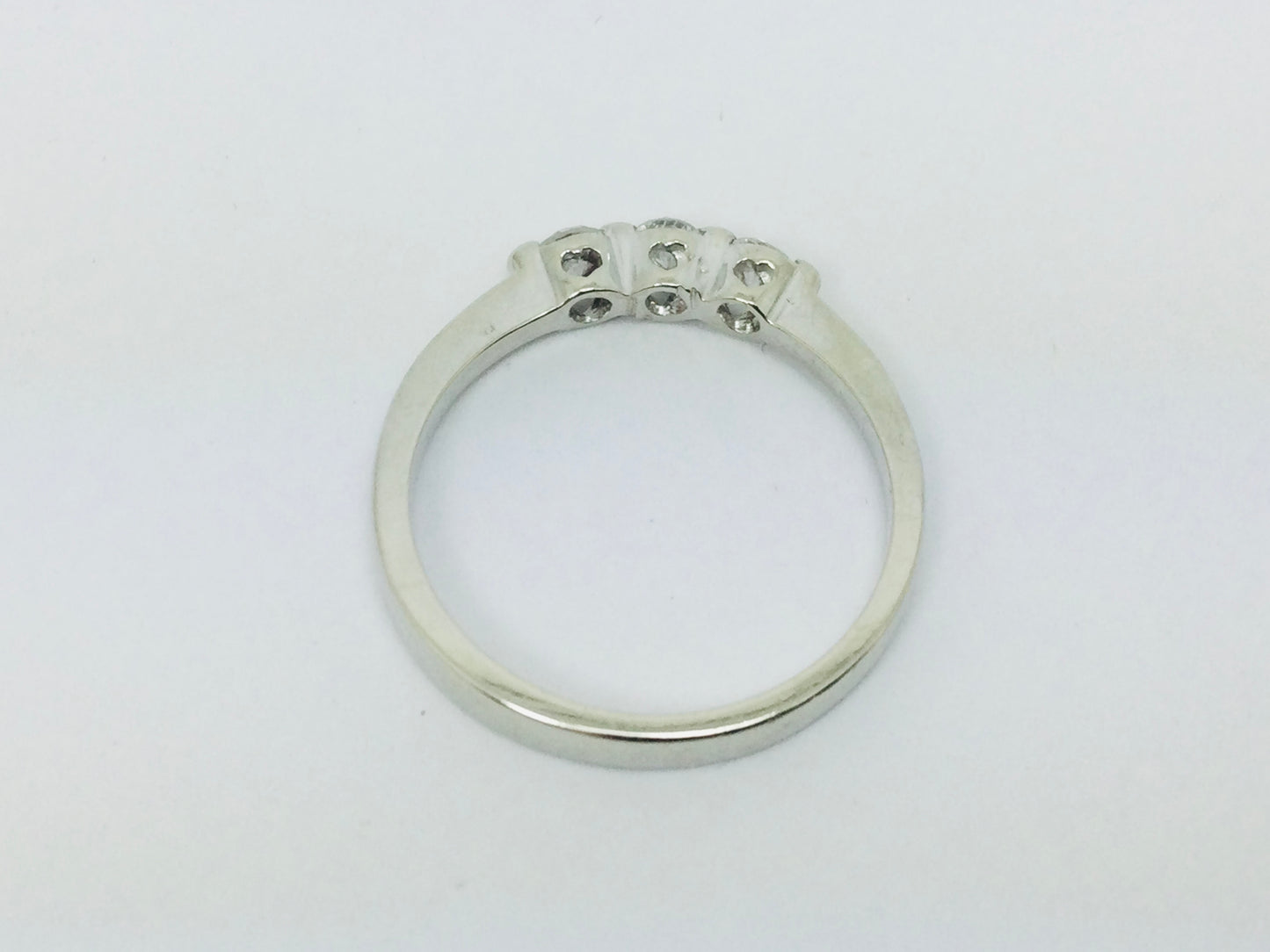 14k White Gold Round Cut 21pt Diamond Trinity Ring