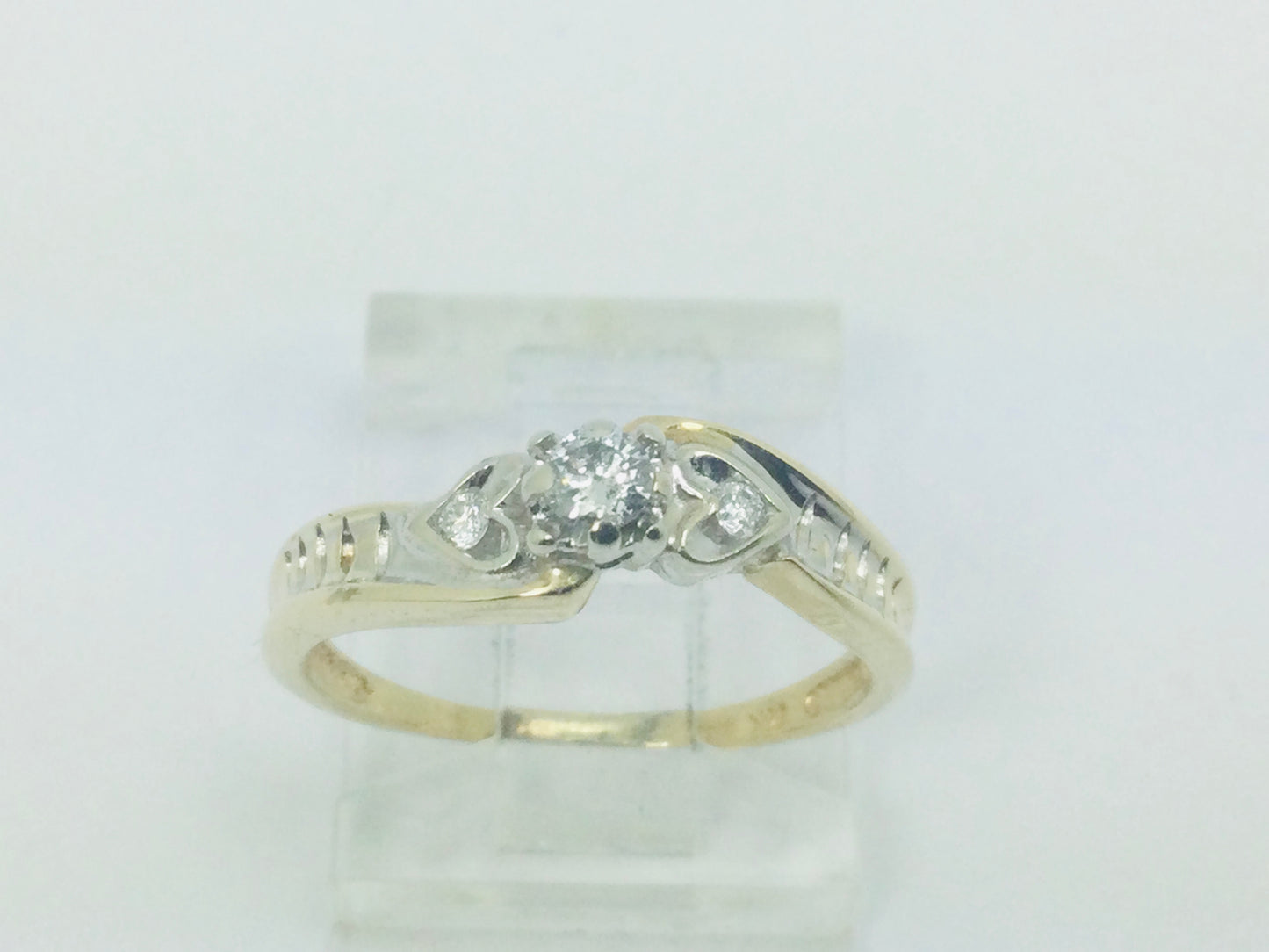 14k Yellow Gold Round Cut 10pt Diamond Heart Ring