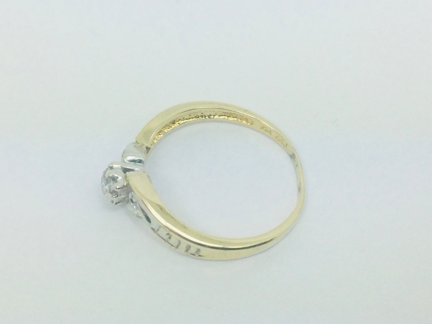 14k Yellow Gold Round Cut 10pt Diamond Heart Ring