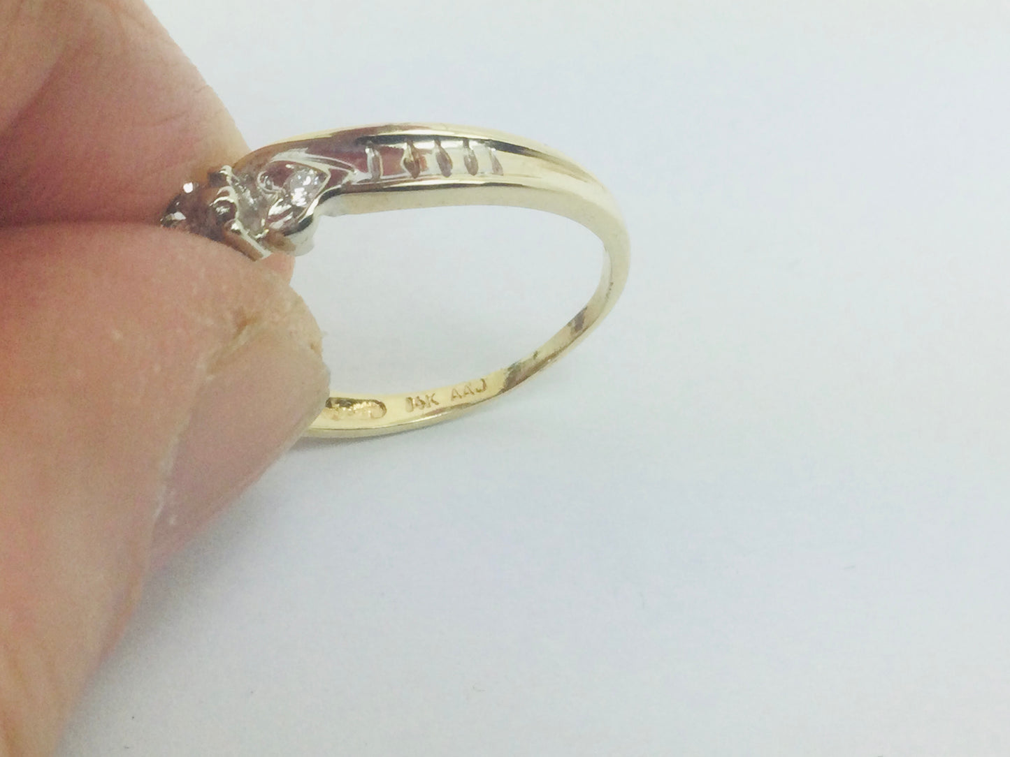 14k Yellow Gold Round Cut 10pt Diamond Heart Ring