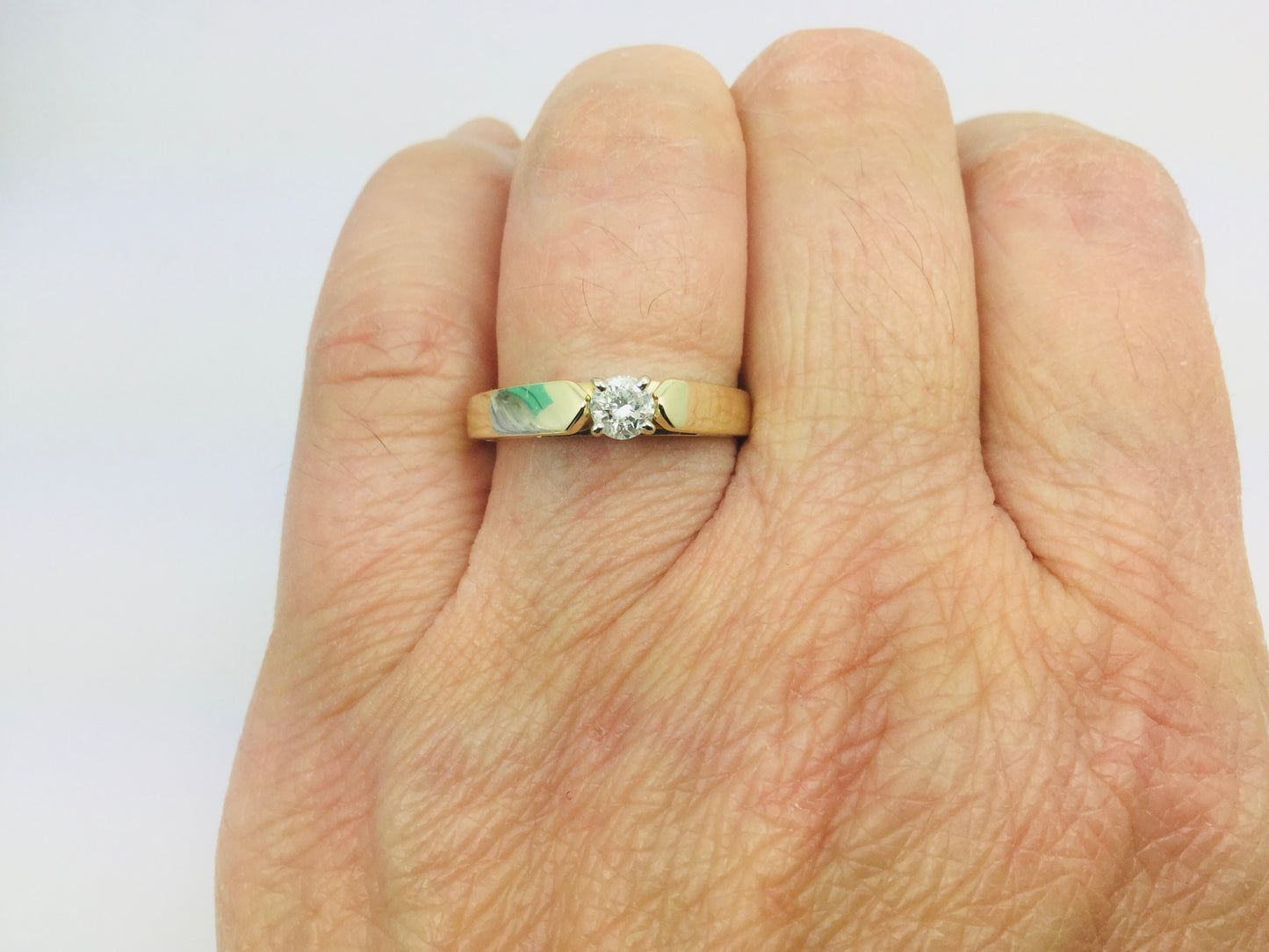 14k Yellow Gold Round Cut 0.18ct Diamond Solitaire Ring