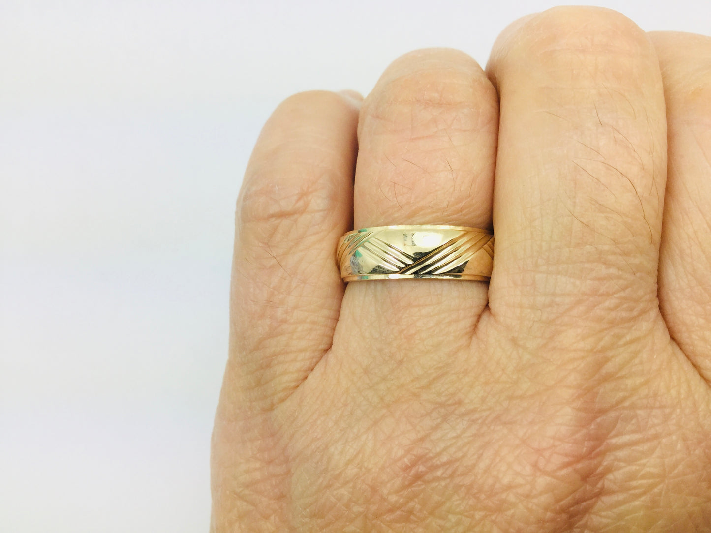 10k Yellow Gold Geometric Lines Pattern Band Ring