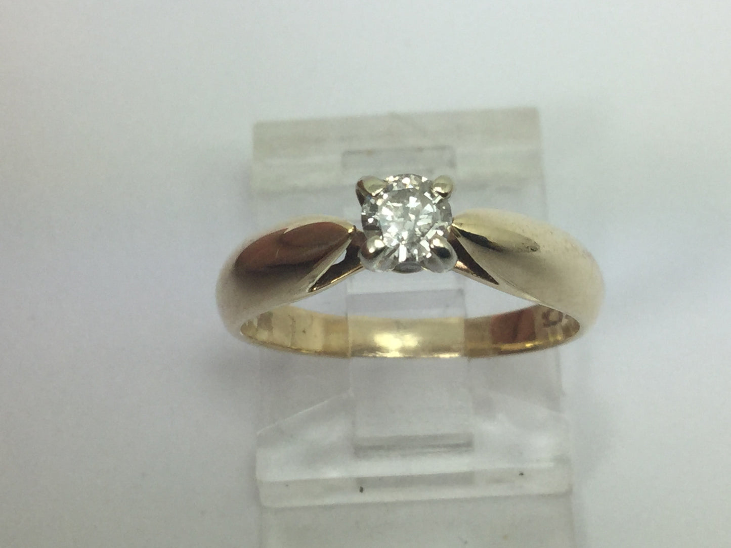 10k Yellow Gold Round Cut 0.18ct Diamond Solitaire Ring