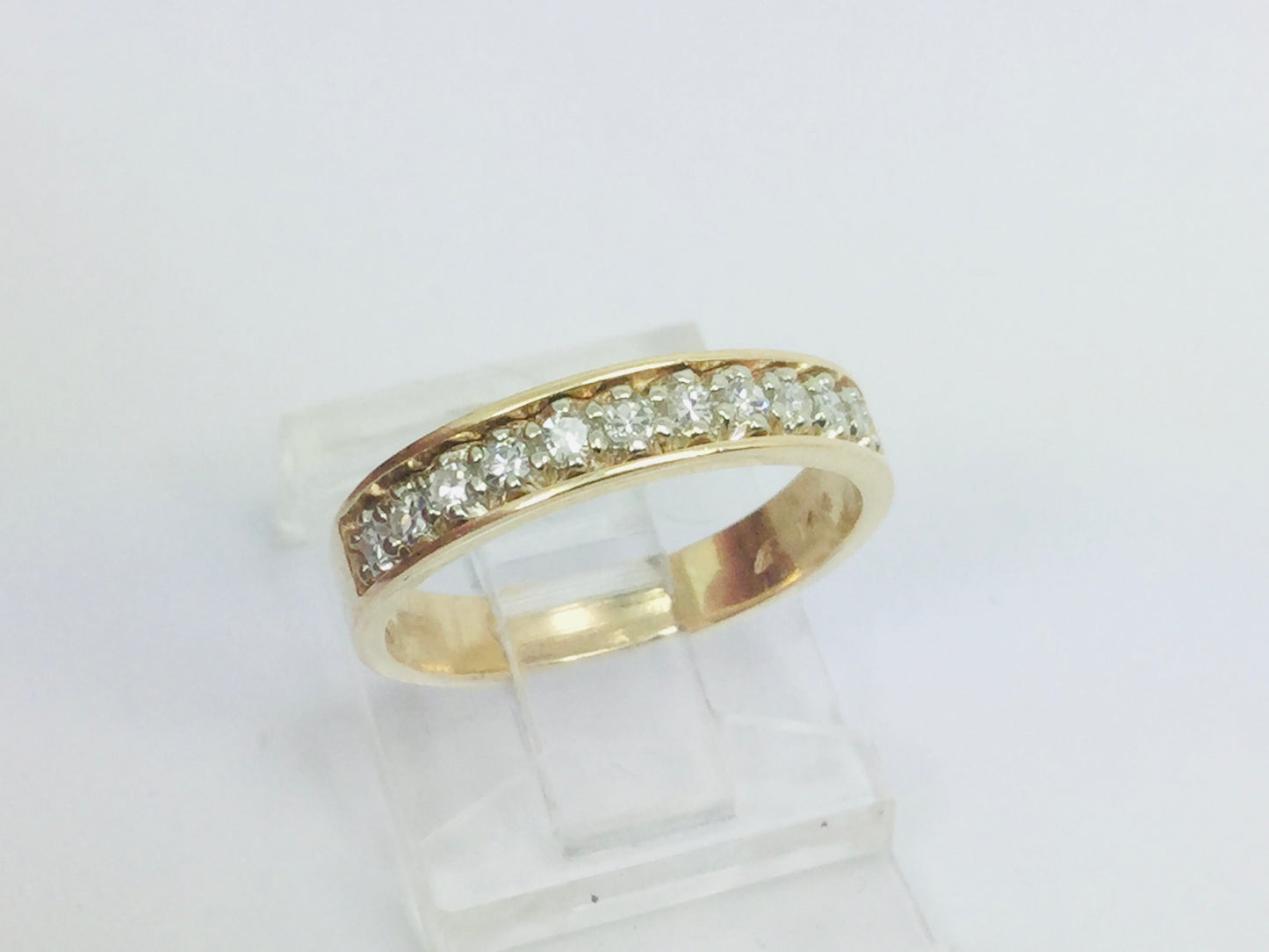 14k Yellow Gold Round Cut 22pt Diamond Row Set Ring