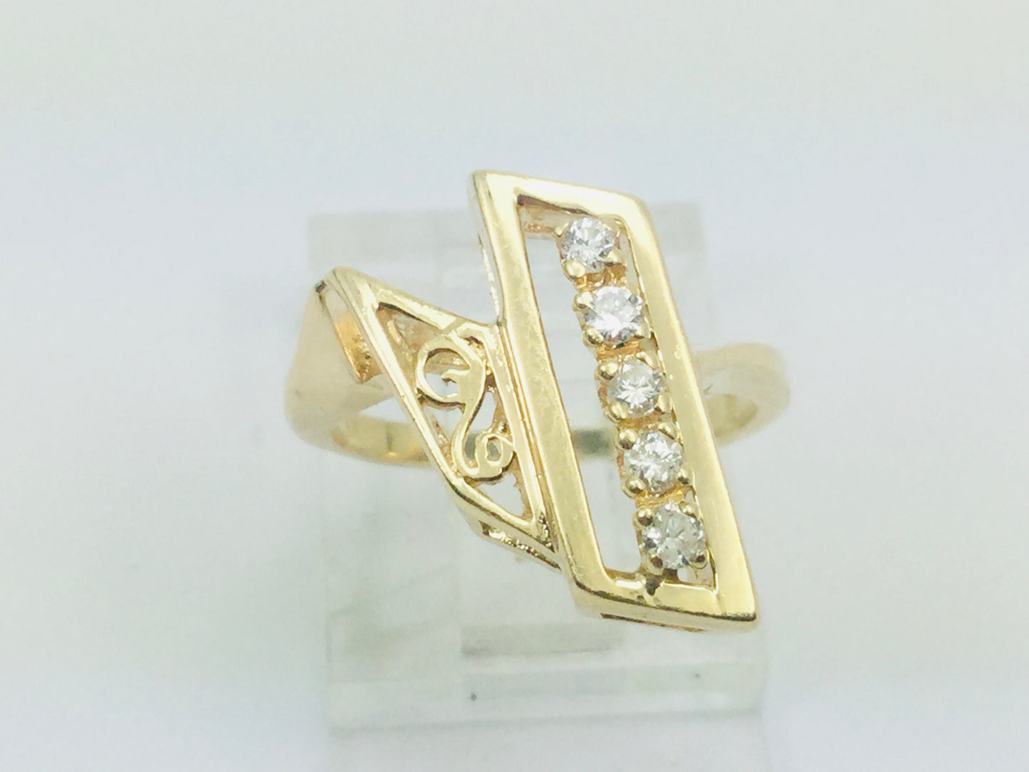 14k Yellow Gold Round Cut 15pt Diamond Row Set Abstract Ring