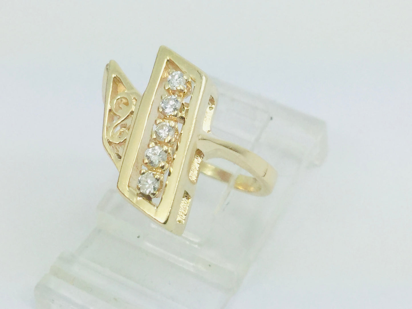 14k Yellow Gold Round Cut 15pt Diamond Row Set Abstract Ring