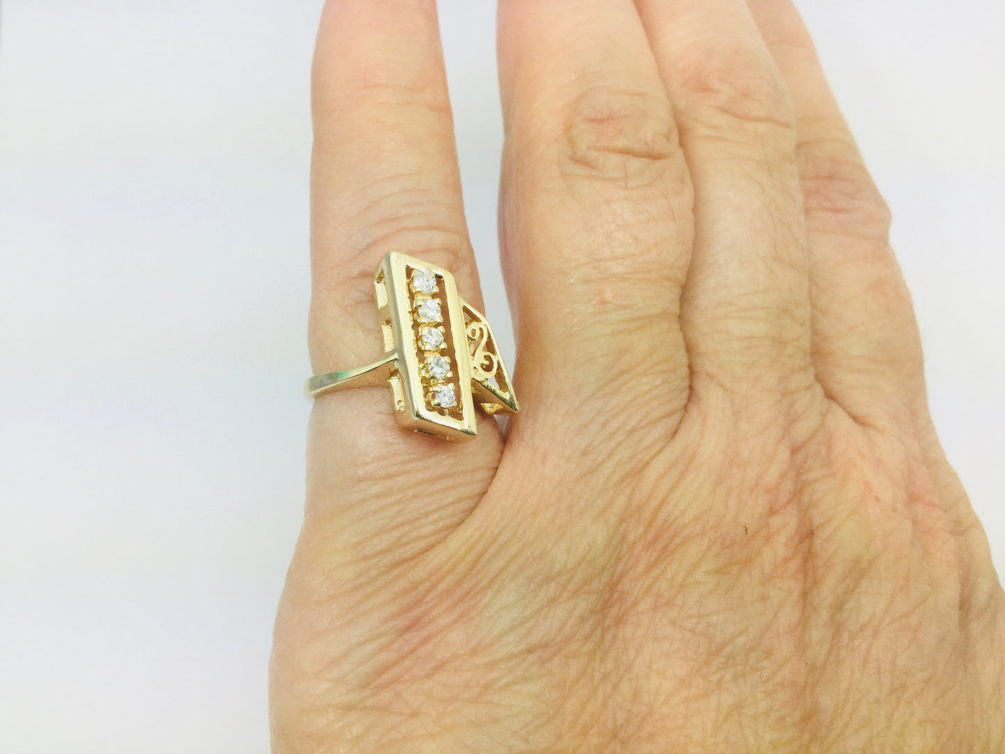 14k Yellow Gold Round Cut 15pt Diamond Row Set Abstract Ring