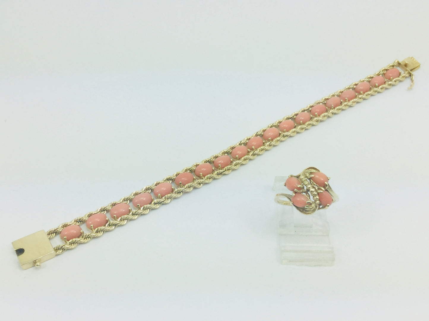 14k Yellow Gold Oval Cut Cabochon Coral Bracelet