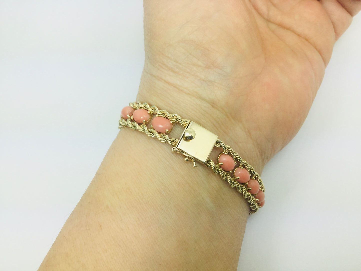 14k Yellow Gold Oval Cut Cabochon Coral Bracelet