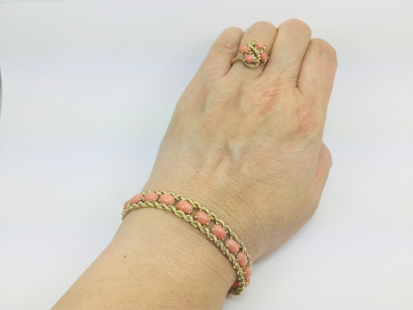 14k Yellow Gold Oval Cut Cabochon Coral Bracelet