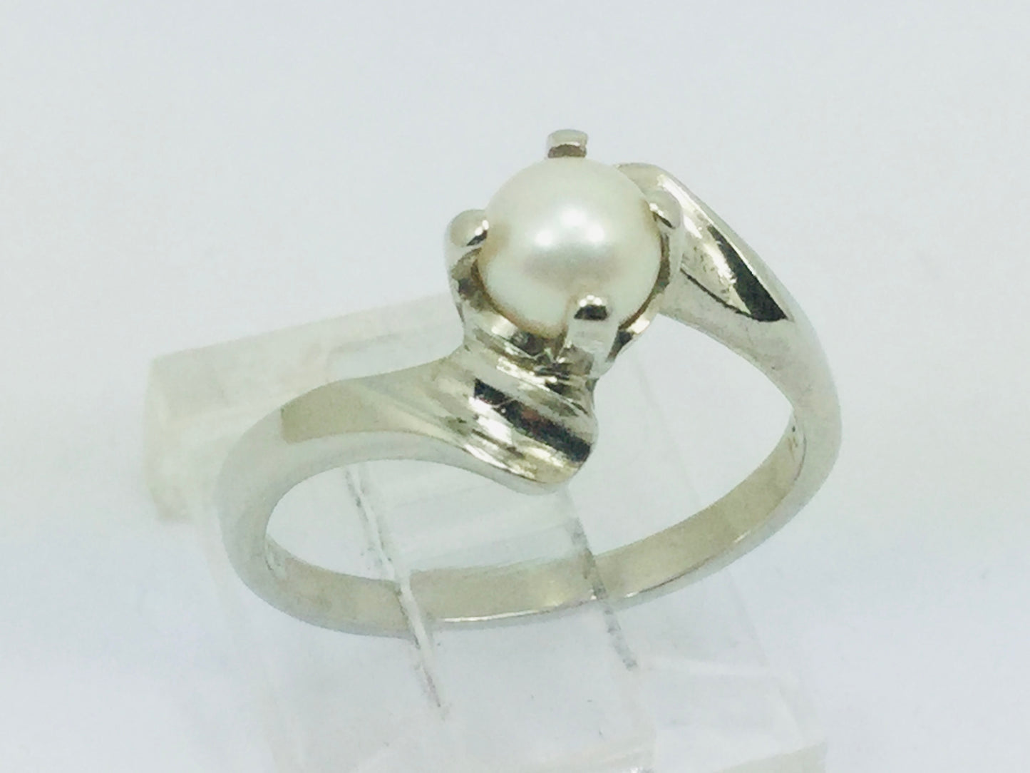 10k White Gold Genuine Pearl June Birthstone Ring