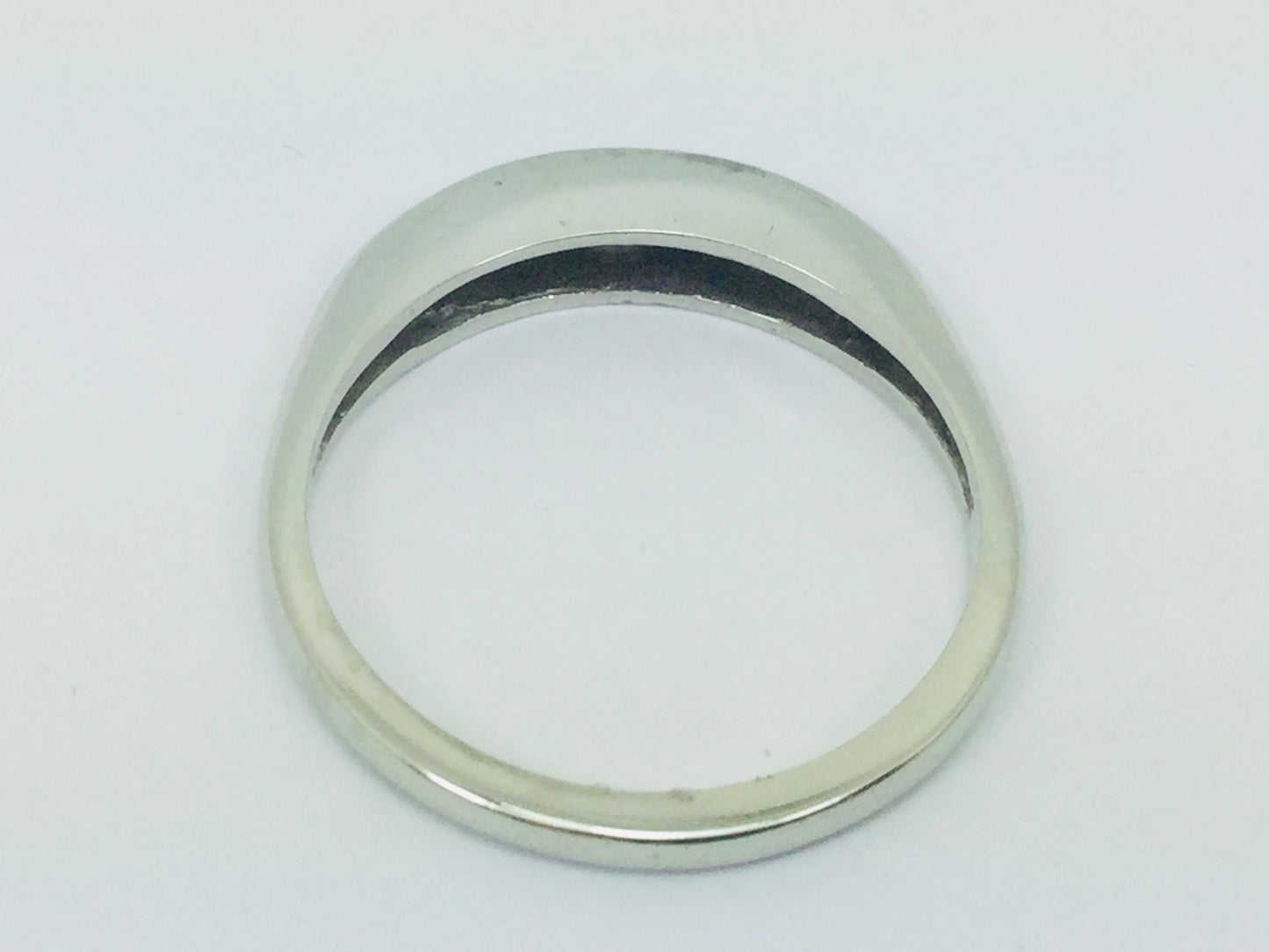 18k White Gold Round Cut 0.05ct Diamond Trinity Ring