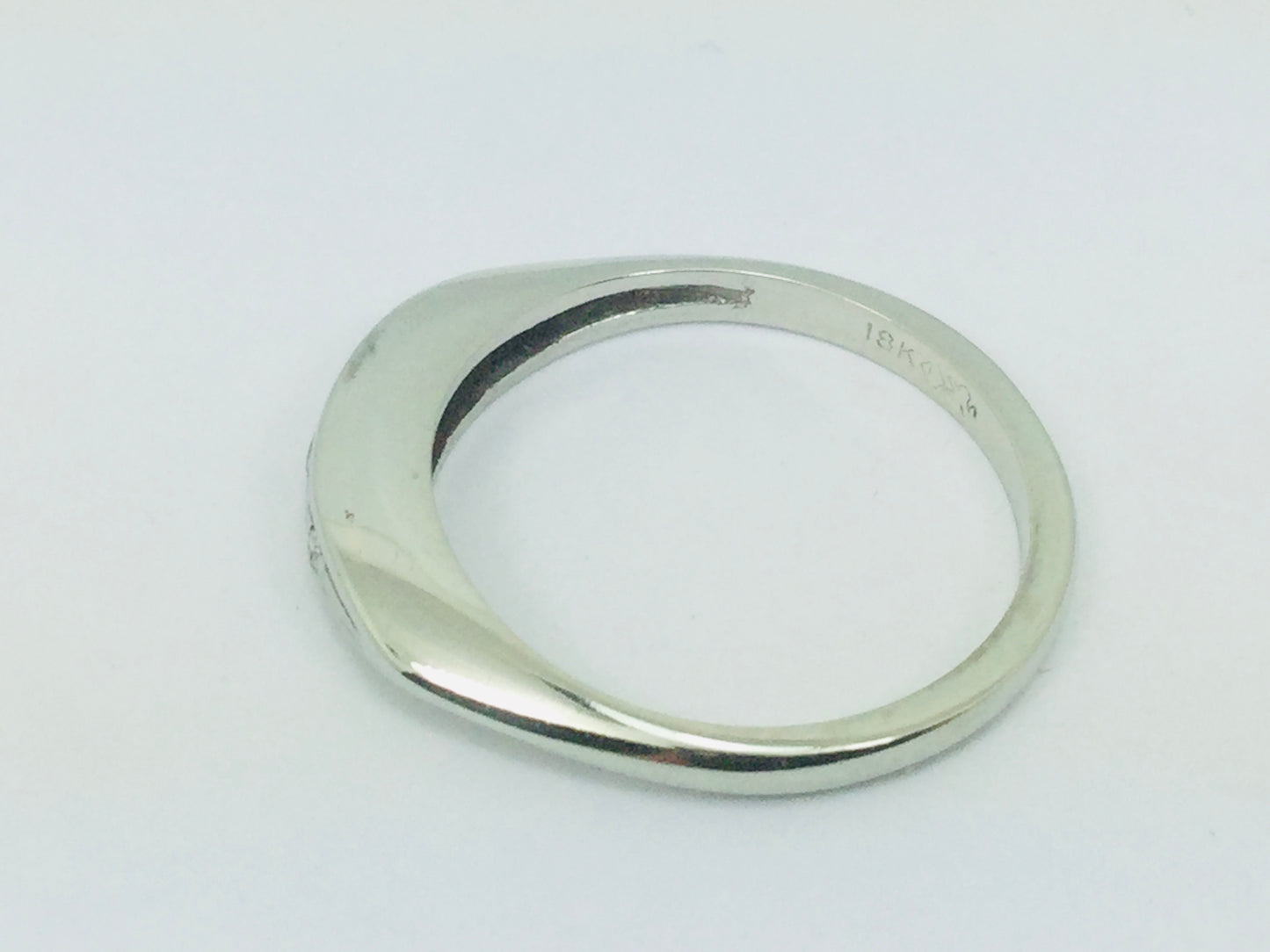 18k White Gold Round Cut 0.05ct Diamond Trinity Ring