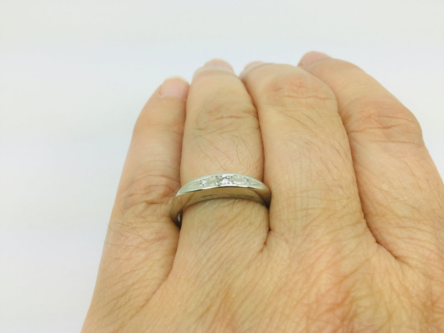 18k White Gold Round Cut 0.05ct Diamond Trinity Ring