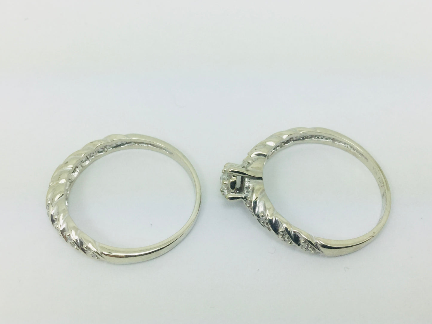 10k White Gold Round Cut 25pt Diamond Illusion Set Engagement Ring & Wedding Band Set