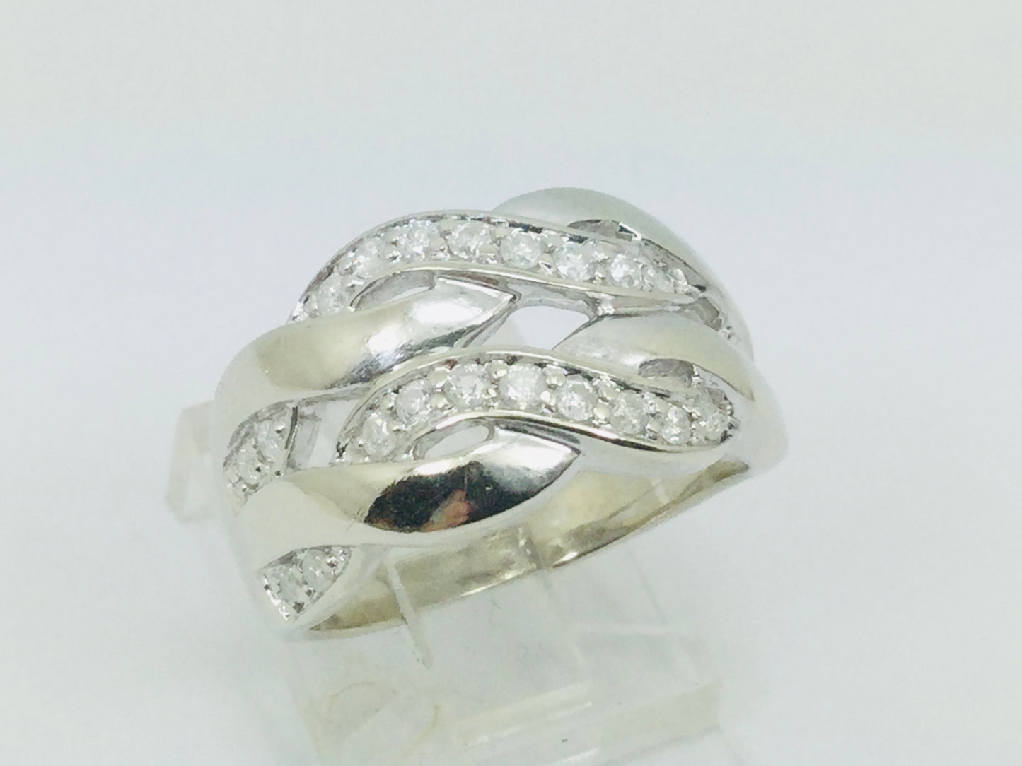 14k White Gold Round Cut 36pt Diamond Row Set Ring