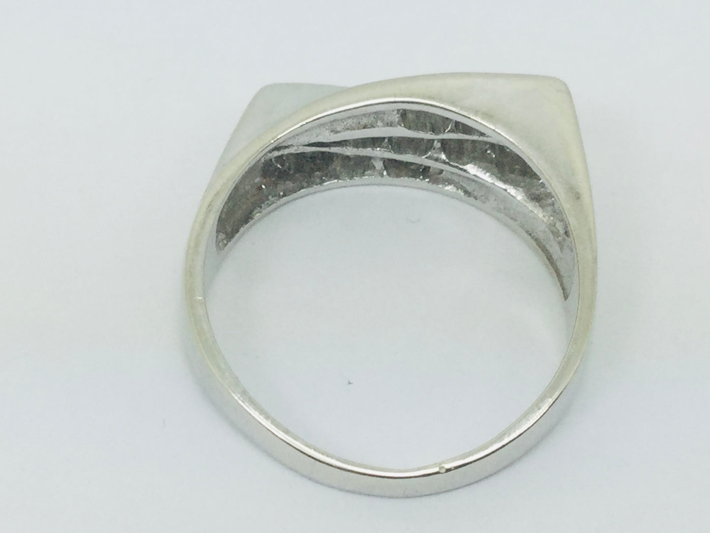 18k White Gold Round Cut 30pt Diamond Channel Set Ring