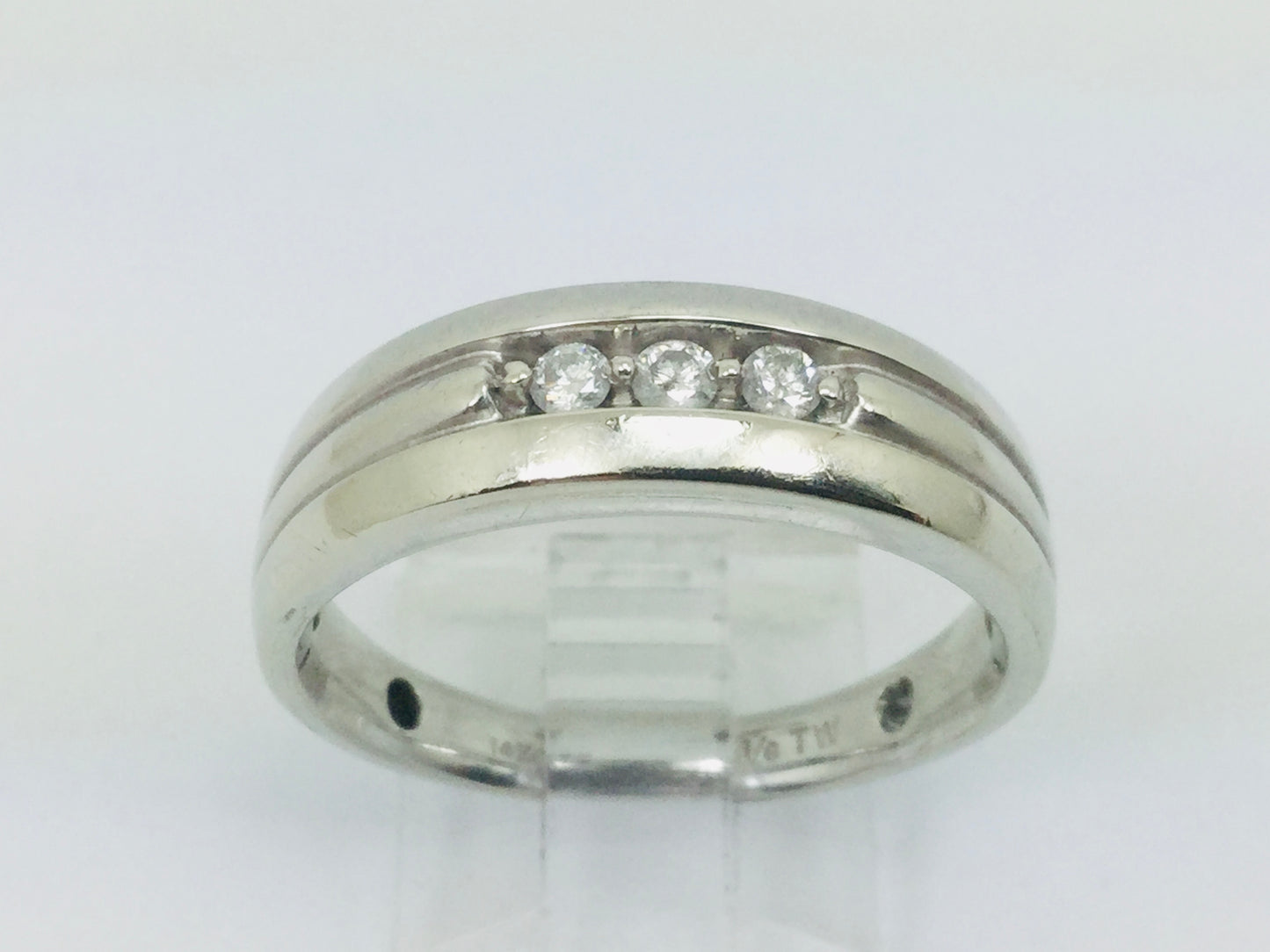14k White Gold Round Cut 9pt Diamond Row Set Ring