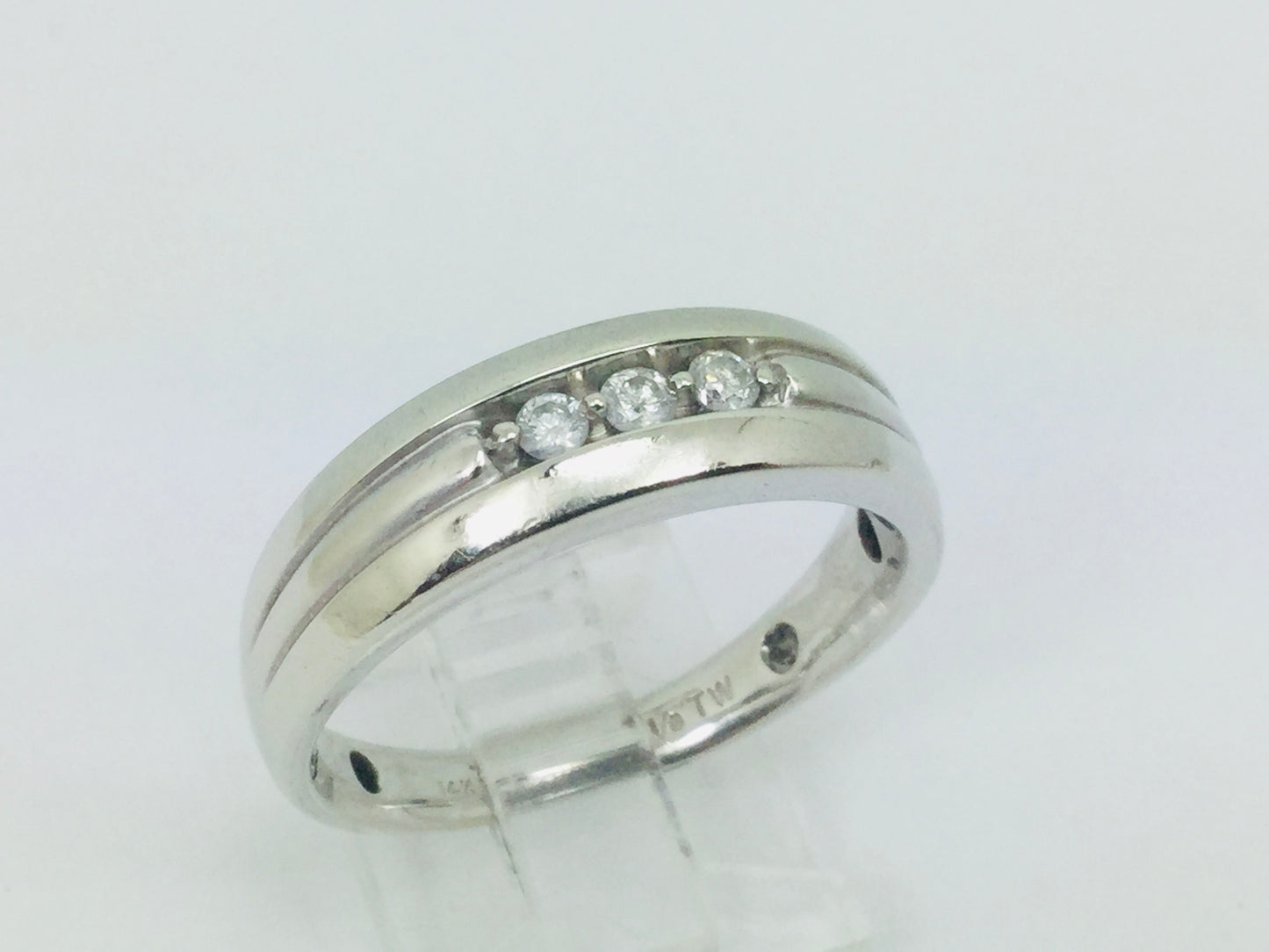 14k White Gold Round Cut 9pt Diamond Row Set Ring