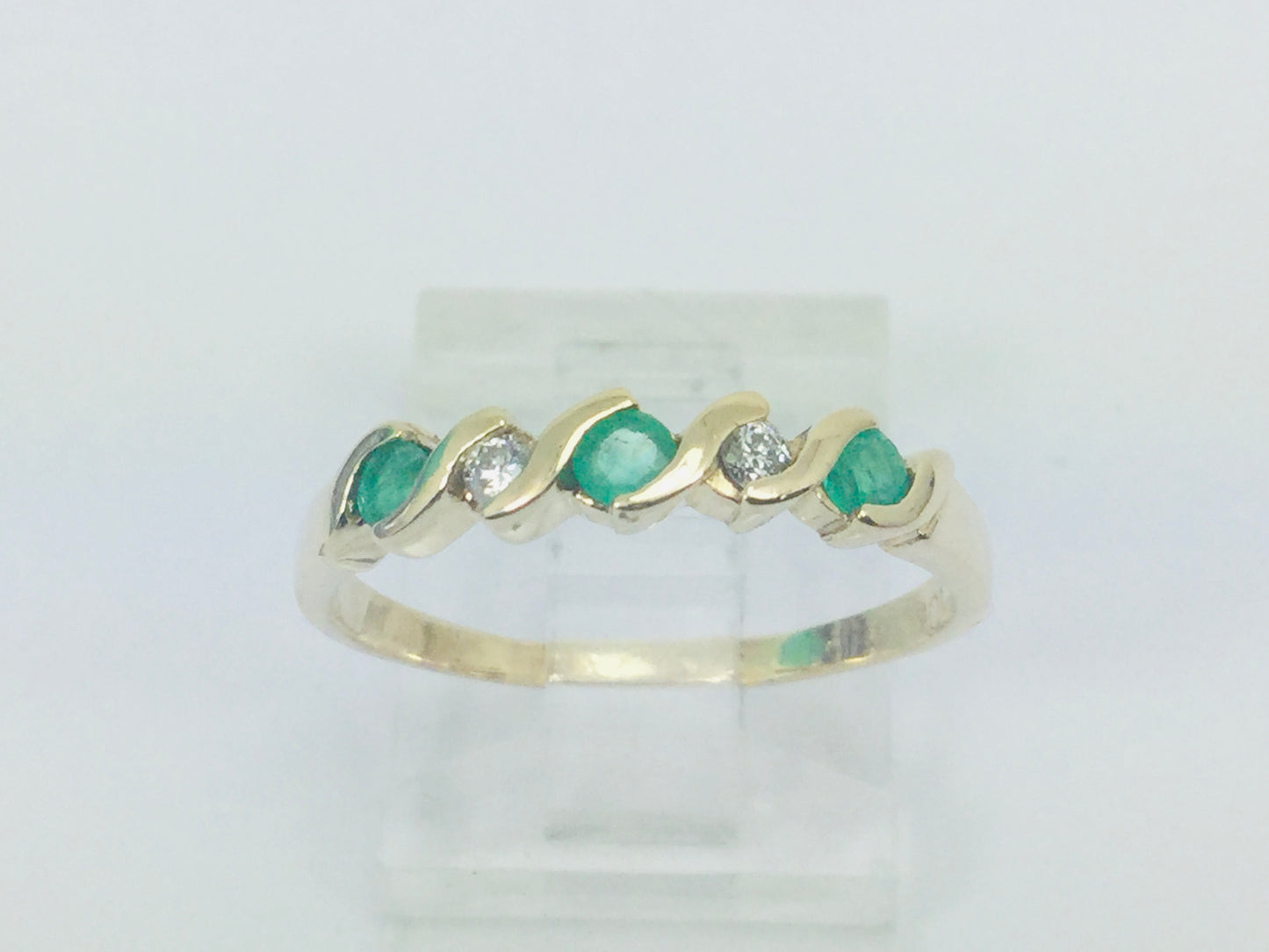 10k Yellow Gold Round Cut 18pt Emerald May Birthstone & 6pt Diamond Row Set Ring