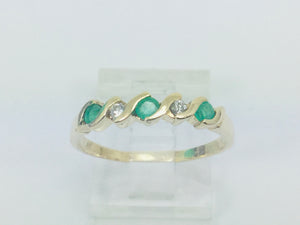 10k Yellow Gold Round Cut 18pt Emerald May Birthstone & 6pt Diamond Row Set Ring