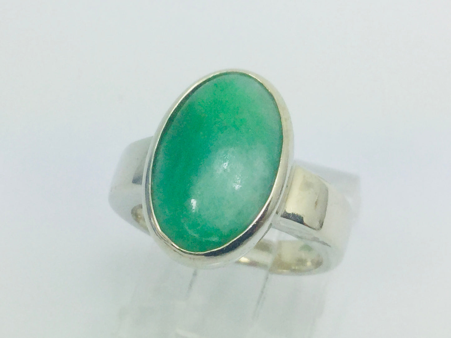 18k Yellow Gold Oval Cut Cabochon Jade August Birthstone Ring
