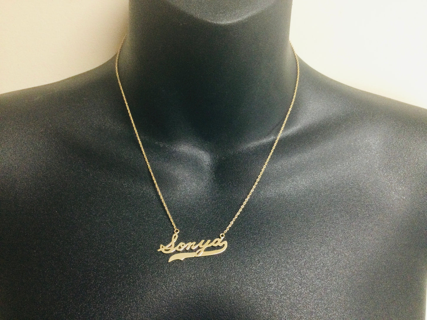 14k Yellow Gold 'Sonya' Cursive Name Necklace