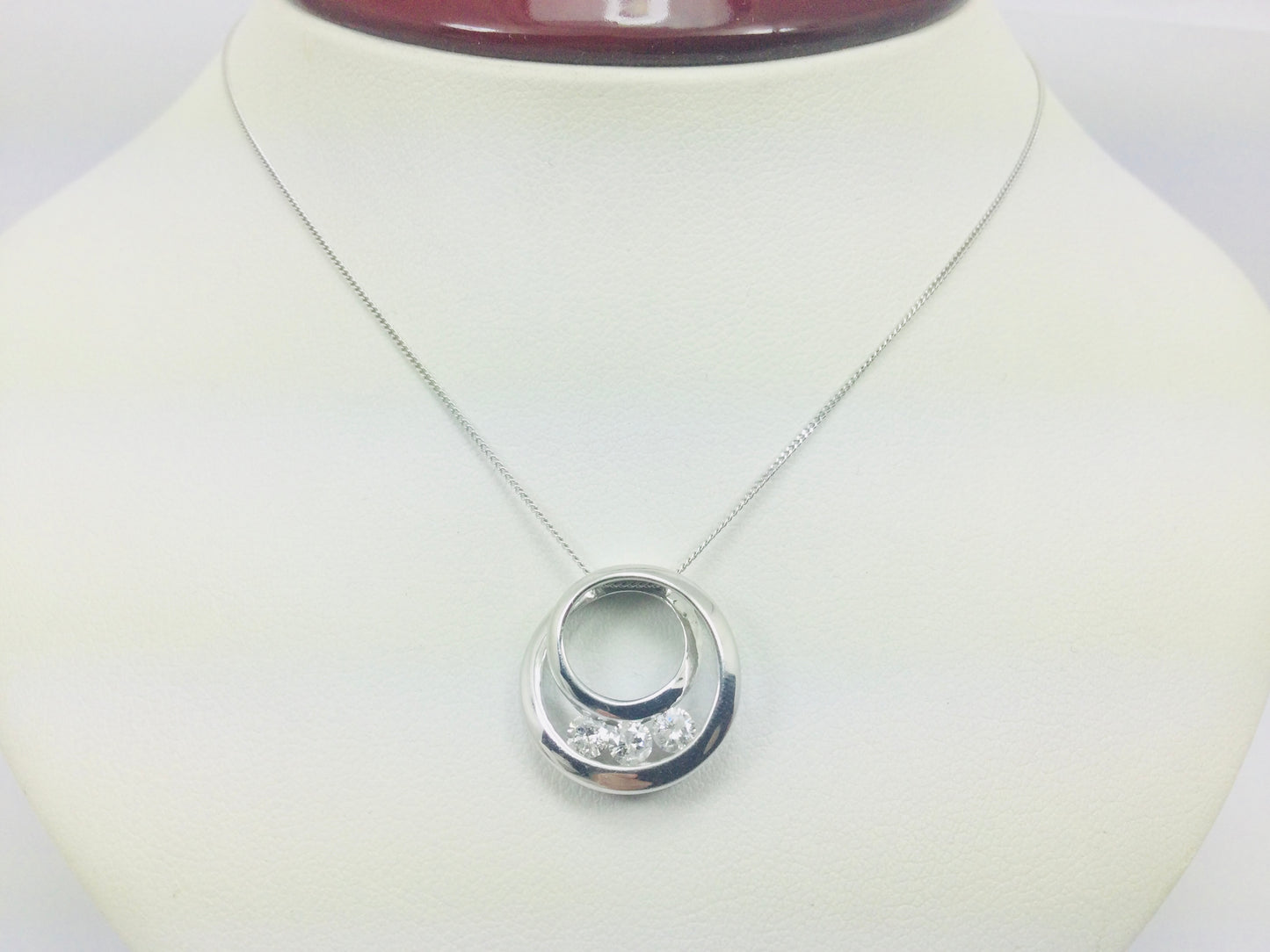 10k White Gold Round Cut 0.30ct Diamond Trinity Circle Necklace