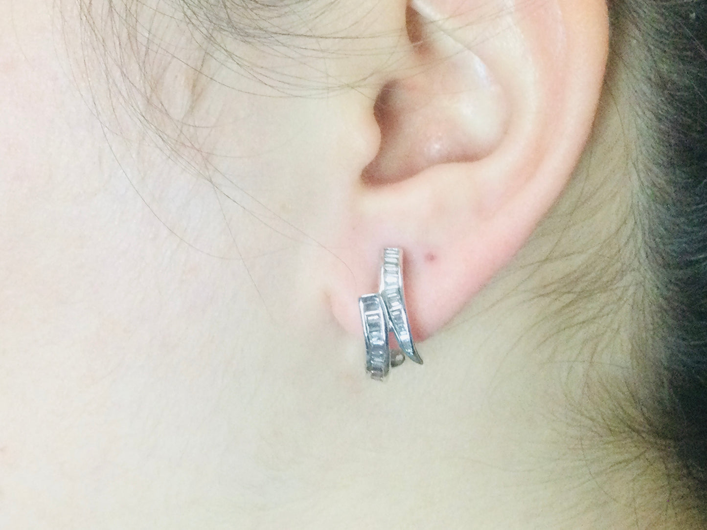 18k White Gold Baguette Cut 0.85ct Diamond Row Set Omega Style Clip Earrings